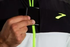 Brooks Men's Carbonite Vest - Icy Grey/Black/Nightlife (211358030) -Sports Cheap Shop 211358 030 D2 Carbonite Vest