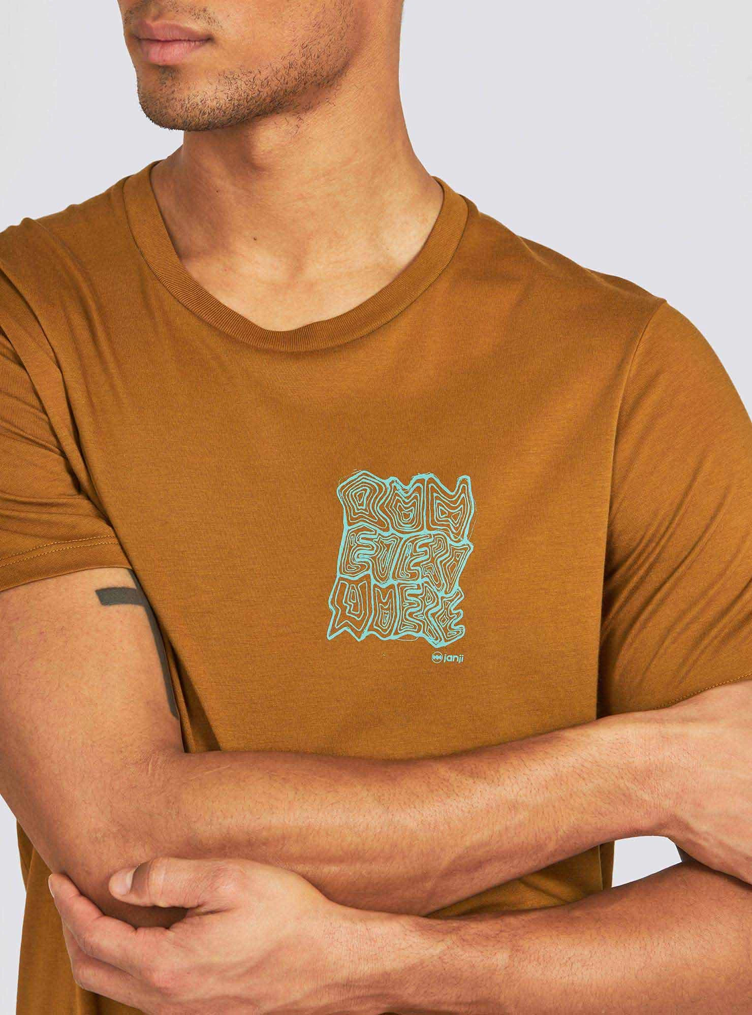 Janji Men's Runterra Bio Tee - Run Everywhere Alphatopo (MT06A-S22-ATP) 5 Janji Men's Runterra Bio Tee - Run Everywhere Alphatopo (MT06A-S22-ATP) - Image 3