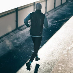 CEP Men's Winter Run Vest - Black (W0165R) 13 CEP Men's Winter Run Vest - Black (W0165R) -Sports Cheap Shop W0165R LIFESTYLEIMAGE3 1800x1800 7a55ba33 5cc9 4ac7 92d0 2afba0703d78